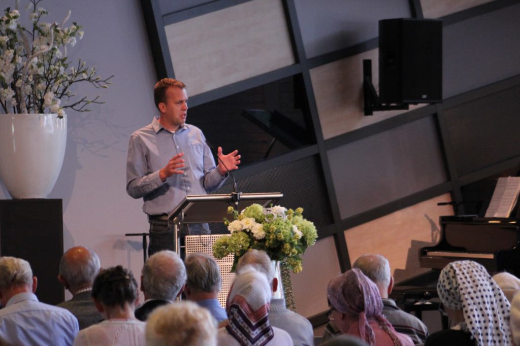 Hoe Ziet Een Katholieke Kerkdienst Eruit Hoe ziet een kerkdienst van CGN eruit? - Christelijke Gemeente